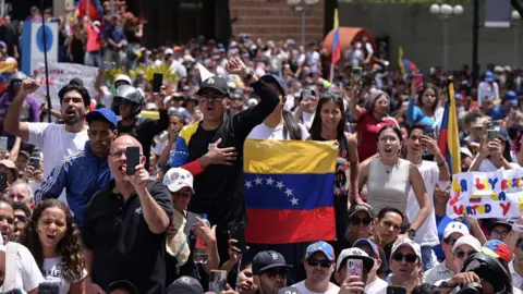 Reuters Pengunjuk rasa anti-pemerintah pada rapat umum di Caracas