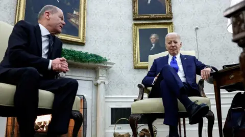 Reuters Biden bertemu dengan Scholz di Ruang Oval