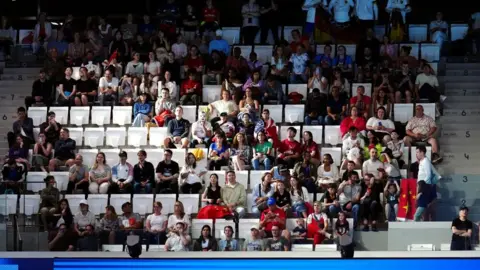 Kursi kosong media PA dalam foto saat acara olahraga di Olimpiade Paris