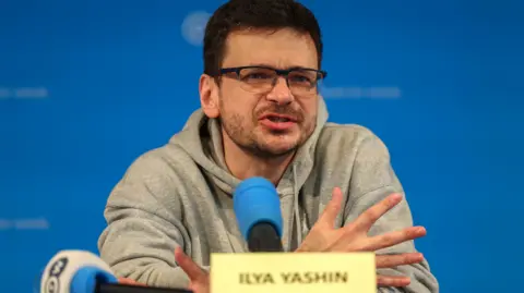 EPA Ilya Yashin berbicara pada konferensi pers