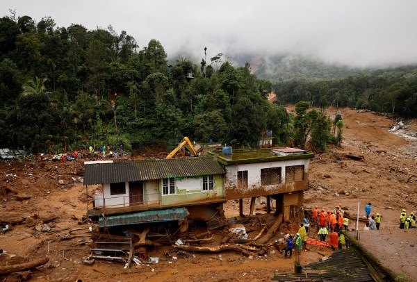 Karena mimpi buruk mengenai tanah longsor masih segar dalam ingatan mereka, banyak dari mereka yang enggan untuk kembali ke desa mereka yang kini telah hancur, dimana ratusan rumah telah hancur seluruhnya atau sebagian.