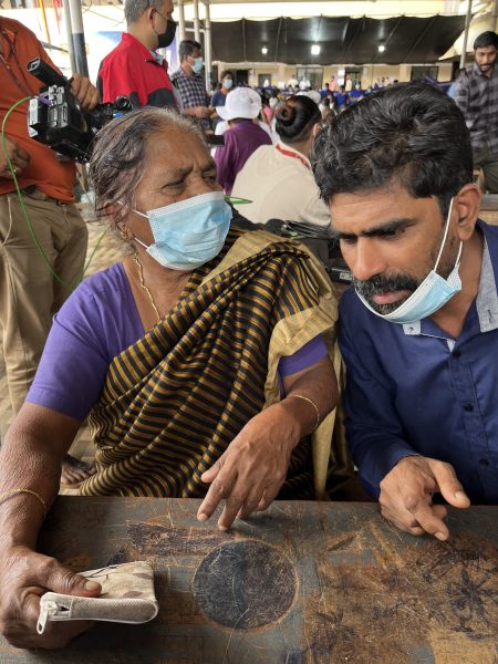 Seperti Mahadevi, Manikyam juga datang ke Wayanad pada tahun 1984 dari Salem di negara tetangga Tamil Nadu.