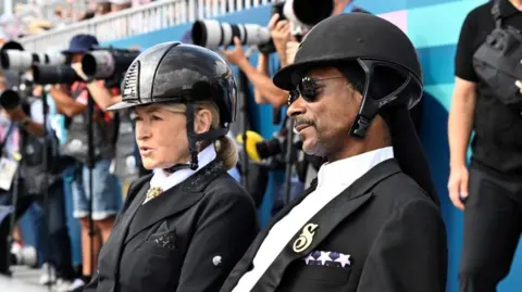 Reuters Saksikan Spesial Grand Prix Tim Dressage Rapper AS Snoop Dogg