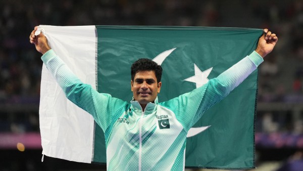     Arshad Nadeem dari Pakistan memenangkan emas dan menciptakan rekor Olimpiade baru.