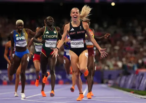 Martin Rickett/PA Media Keeley Hodgkinson dari Inggris memenangkan final 800m putri.