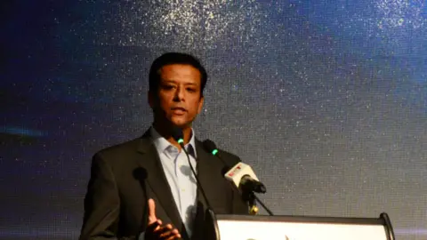 Getty Images Sajeeb Wazed Joy berbicara pada seminar '21 Agustus: Politik Saat Ini dan Masa Depan Bangladesh' yang diselenggarakan oleh Yayasan Suchinta di Radisson Blu Hotel, Dhaka pada tahun 2018.