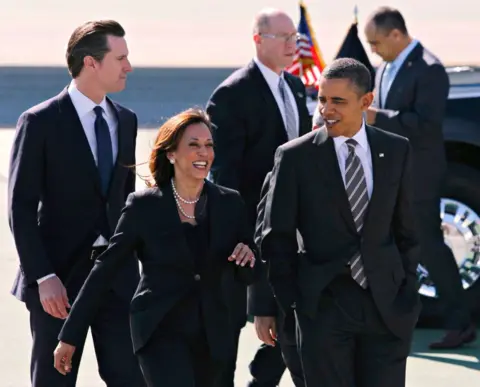 Getty Images pada Februari 2012 ketika Obama dan Harris menjadi Presiden AS dan dia menjadi Jaksa Agung Kalifornia.