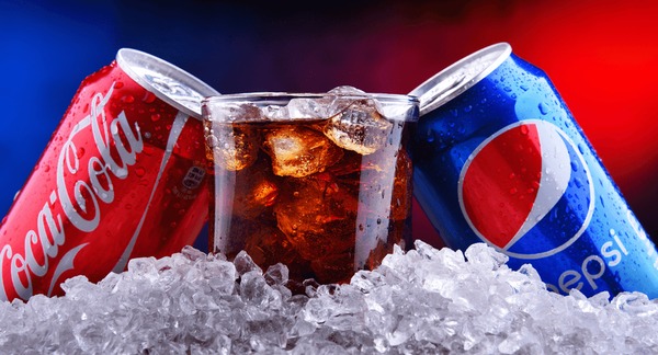 Coca-Cola, yang bernilai $5,2 miliar, memiliki nilai kesadaran keberlanjutan tertinggi, sementara Pepsi, yang bernilai $212 juta, memiliki nilai kesenjangan positif terbesar. (Stok Shutterstock)