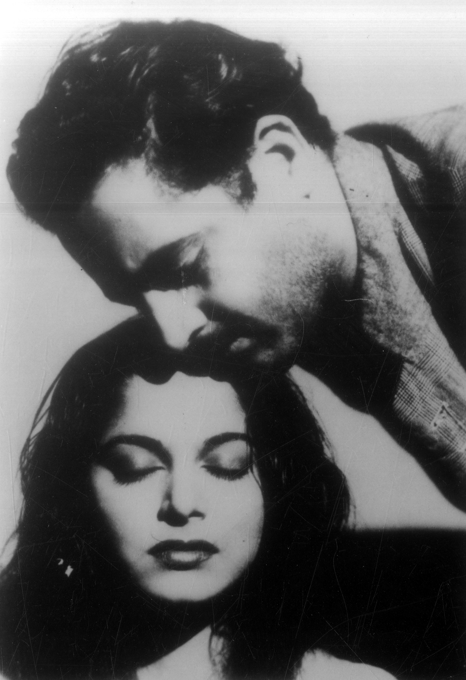 Potongan gambar dari Payasa (1957) yang dibintangi Guru Dutt dan Waheeda Rahman. (Arsip Ekspres)