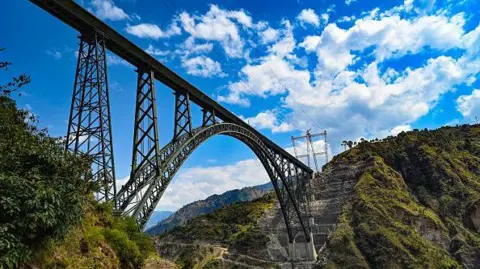 Getty Images Jembatan Chenab di Jammu dan Kashmir