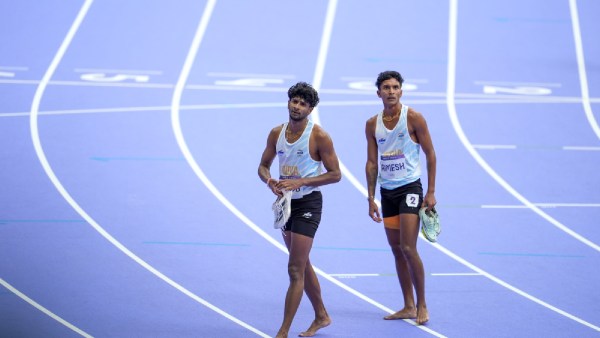 Reaksi Rajesh Ramesh dan Amoz Jacob dari India setelah nomor estafet 4 x 400m putra di Olimpiade Musim Panas 2024