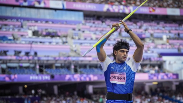 Neeraj Chopra dari India berkompetisi di babak kualifikasi lempar lembing putra di Olimpiade Musim Panas 2024 di Paris.