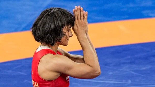 Vinesh Phogat mengumumkan pengunduran dirinya di sini pada hari Kamis. (PTI)