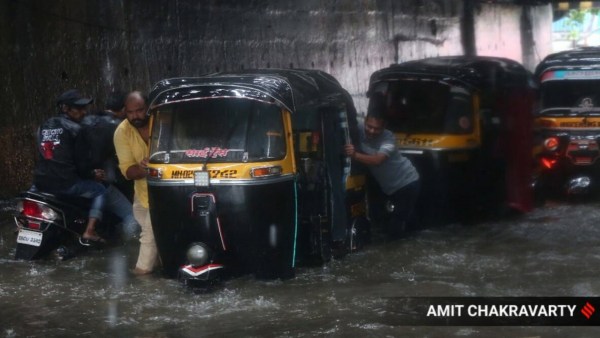 Hujan Mumbai, Hujan Mumbai, Musim Hujan Mumbai, IMD, Departemen Meteorologi India, Gangguan Kereta Api, Gangguan Penerbangan, TERBAIK, Pasokan dan Transportasi Listrik Brihanmumbai, Berita Mumbai, Berita Maharashtra, Indian Express, Urusan Terkini