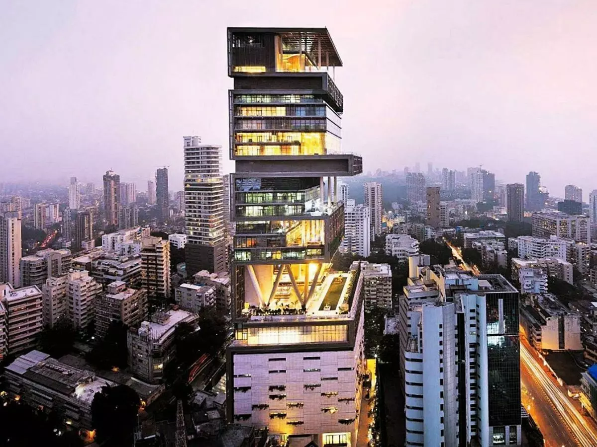 Antilia milik miliarder India Mukesh Ambani adalah rumah termahal di India.