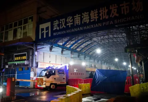 Getty Images Gambar menunjukkan Pasar Grosir Makanan Laut Huanan yang tutup dan kosong di Wuhan, Tiongkok.