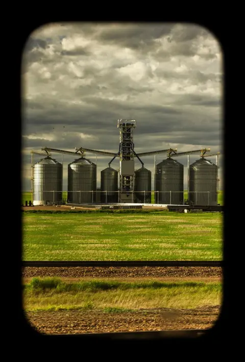 Silo gandum Katie Edwards