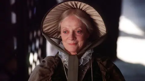 Maggie Smith sebagai Betsy Trotwood