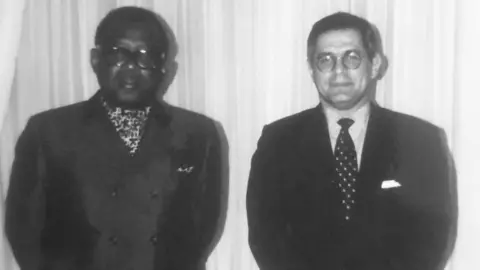 Robert Borghi Robert Borghi dengan Presiden Mobutu Sese Seko