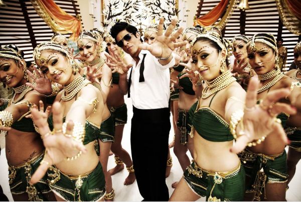 Shah Rukh Khan dalam potongan gambar dari Raw One.