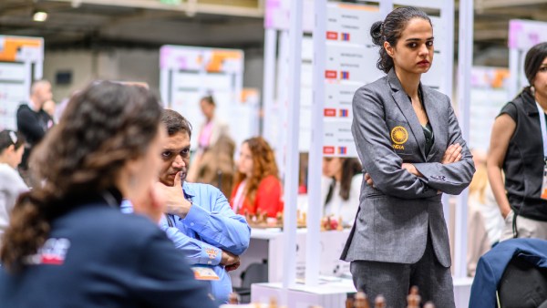 Tania Sachdev menghadapi Mitra Hejajipur di babak keempat Olimpiade Catur. (Foto: FIDE/Michal Walusza)