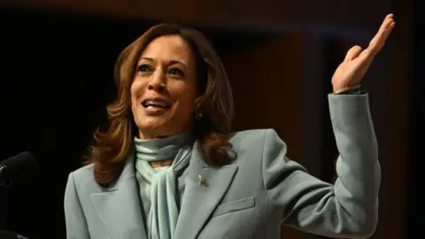 Getty Images Kamala Harris berbicara di Kongres Institut Kaukus Hispanik pada 18 September