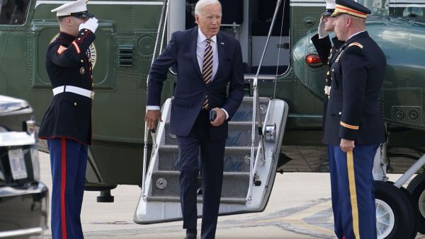 Presiden Joe Biden tiba di New Castle, Delaware, AS untuk berpartisipasi dalam Quad Leaders Summit di dekat Wilmington bersama para pemimpin Australia, India dan Jepang. (Reuters)