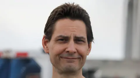 Reuters menutup Michael Kovrig di Toronto setelah dibebaskan dari penahanan di Tiongkok pada September 2021.