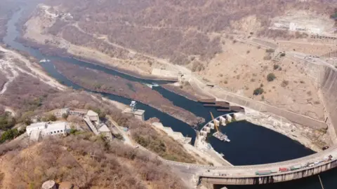 BBC / Kennedy Gondwe Pemandangan udara Bendungan Kariba