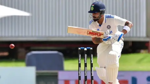 Getty Images Virat Kohli dari India pada Hari ke-3 pertandingan Tes pertama antara Afrika Selatan dan India di SuperSport Park di Centurion, Afrika Selatan pada 28 Desember 2023.