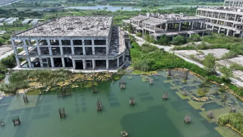 Getty Images Proyek Kota Wisata Budaya Evergrande yang belum selesai di Kota Zhenjiang, Tiongkok.