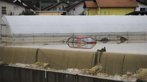 Pemandangan dataran banjir di kota Jablanica, Konjic, Fojinica dan Krecevo