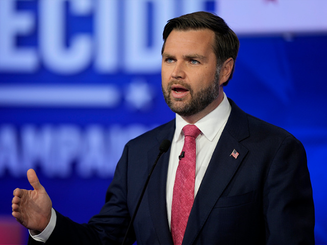 Kandidat wakil presiden dari Partai Republik Senator J.D. Vance (R-Ohio) berbicara dengan calon wakil presiden dari Partai Demokrat Gubernur Minnesota Tim Walz dalam debat wakil presiden yang diselenggarakan oleh CBS News pada Selasa, 1 Oktober 2024 di New York. (Foto AP/Matt Rourke)