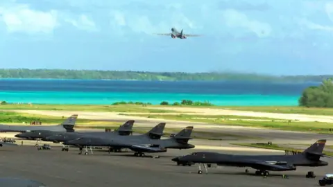 Getty Images Pembom Angkatan Udara AS Diego Garcia lepas landas pada bulan Oktober 2001