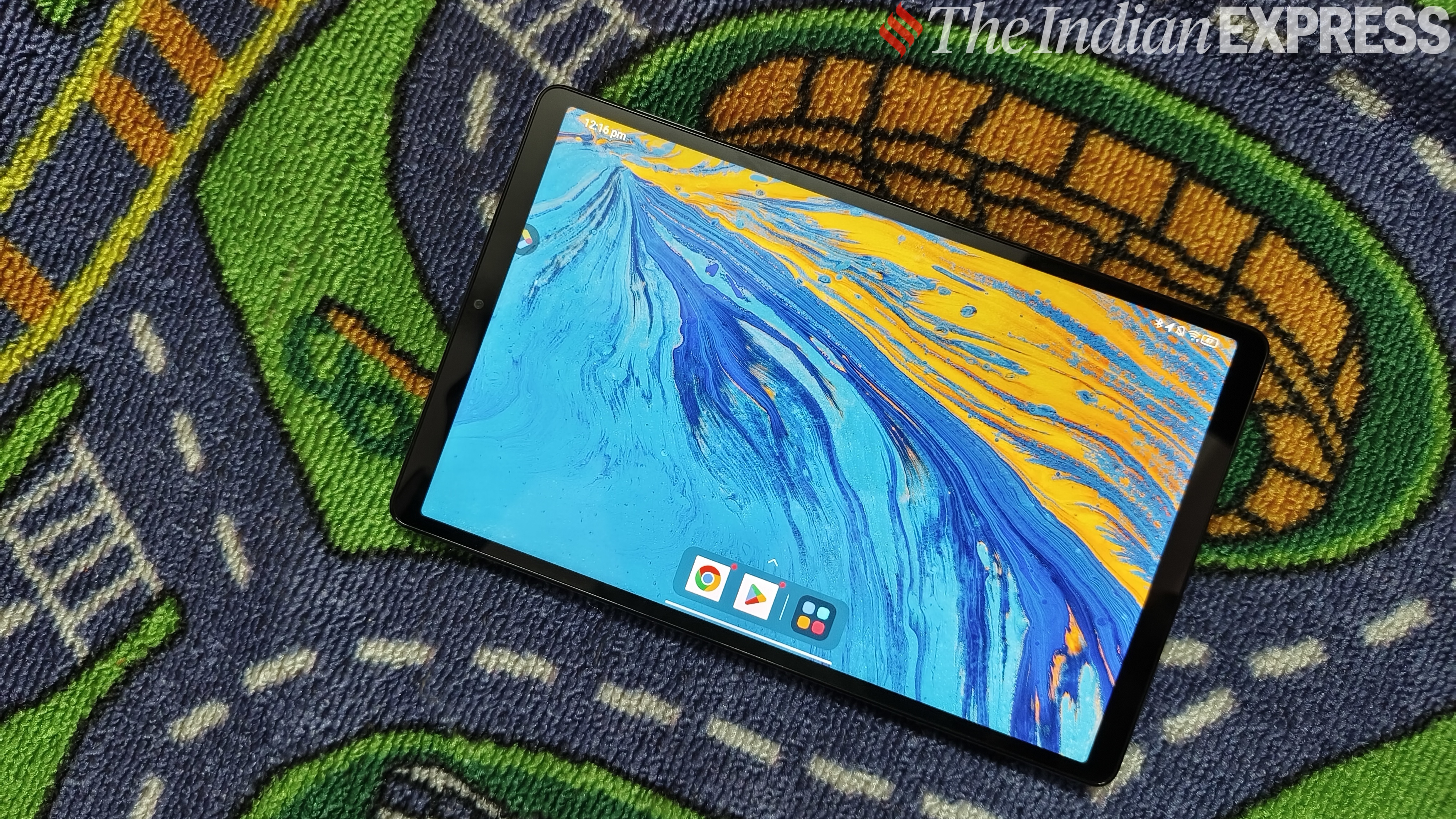 Lenovo Legion Tab lebih kecil dari kebanyakan tablet Android. (Kredit gambar: Anurag Chavake/ The Indian Express)