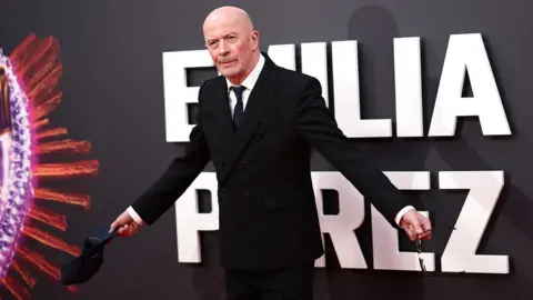 Getty Images Sutradara film Prancis Jacques Audiard berpose di karpet merah setelah tiba untuk menghadiri pemutaran gala. 