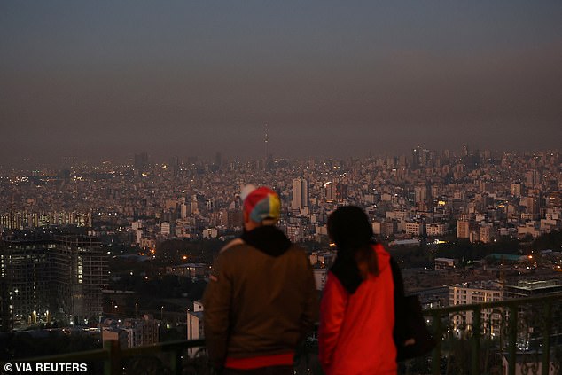 Para pejabat Iran mengatakan serangan itu hanya menyebabkan kerusakan “terbatas”, dan mengklaim bahwa “serangan itu berhasil dicegat dan dilawan” oleh “sistem pertahanan udara terintegrasi” Iran.