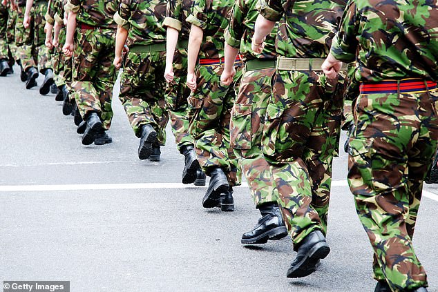 Laporan tersebut menyatakan bahwa ribuan tentara meninggalkan Angkatan Bersenjata setiap tahun karena buruknya perumahan dan buruknya kualitas makanan yang disajikan di kantin.