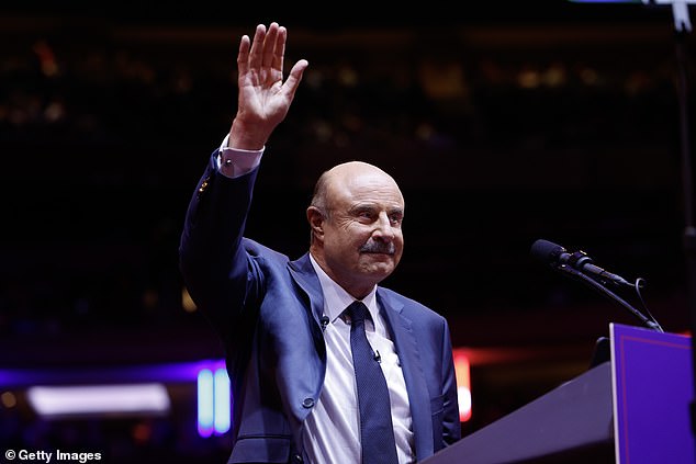 Tokoh televisi Dr. Phil mengakui bahwa menghadiri rapat umum Trump di The Garden akan menyebabkan dia kehilangan pekerjaannya di Hollywood, namun mengakui: 'Masalahnya adalah, saya tidak memerlukannya'