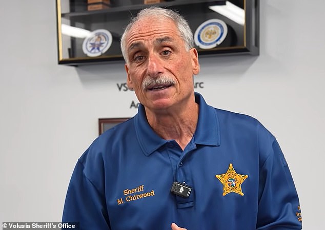 Sheriff Mike Chitwood (foto) mengatakan dia bangga dengan wanita tersebut karena menyampaikan informasi yang dia bisa dan krunya yang dapat menemukannya tepat waktu.