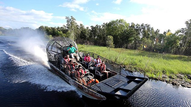 Perahu itu jatuh di dekat Sweets Lagoon di wilayah Bynoe di Northern Territory pada 10 Mei 2023. File gambar naik perahu udara di Top End Safari Camp