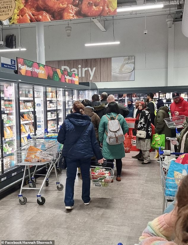 Gambar superstore Tesco Preston ini dibagikan di media sosial pada 10 Maret