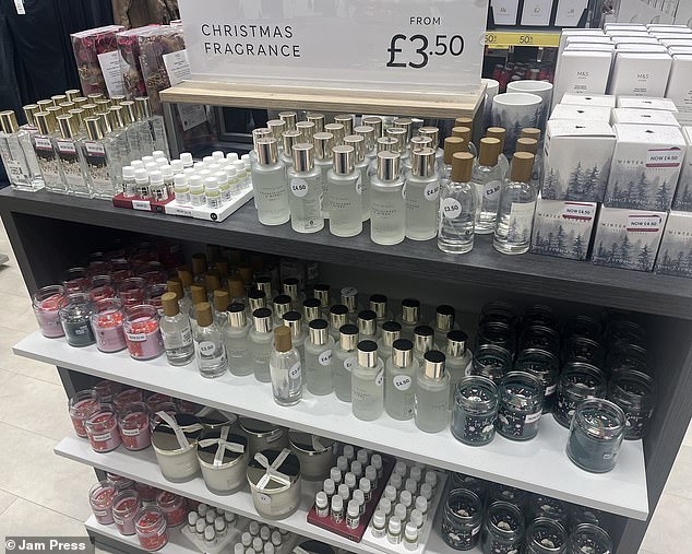 Parfum dan lilin perayaan tersedia di Marks and Spencer di Manchester