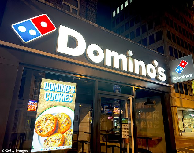 Domino's mengatakan kepada penderita alergi bulan lalu untuk tidak memakan makanan mereka karena takut alergi setelah pelanggan mengeluh 'mulut gatal'.