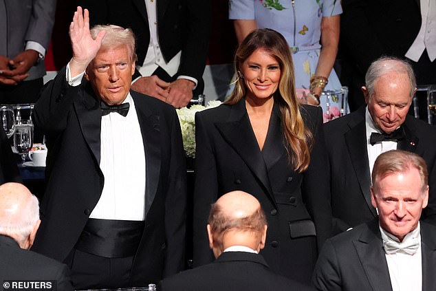 Calon presiden dari Partai Republik dan mantan Presiden AS Donald Trump dan Melania Trump menghadiri Makan Malam tahunan Alfred E. Smith Memorial Foundation ke-79