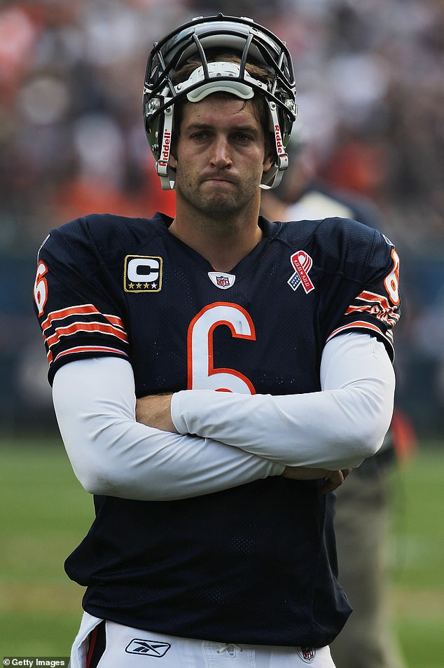 Cutler menghabiskan 12 tahun di NFL, terutama sebagai gelandang Chicago Bears