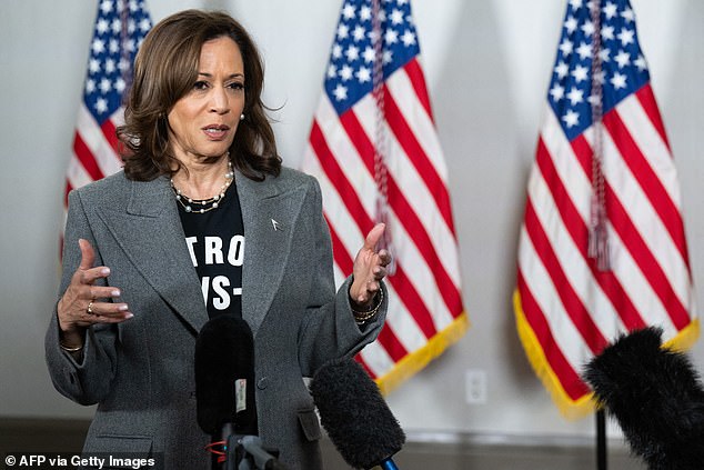 Wakil Presiden Kamala Harris ditanya pada hari Sabtu di Detroit apakah dia khawatir perang di Gaza dapat menjadi alasan dia kalah dalam pemilu 2024 dari mantan Presiden Donald Trump. Dia tidak menjawab pertanyaan itu secara langsung