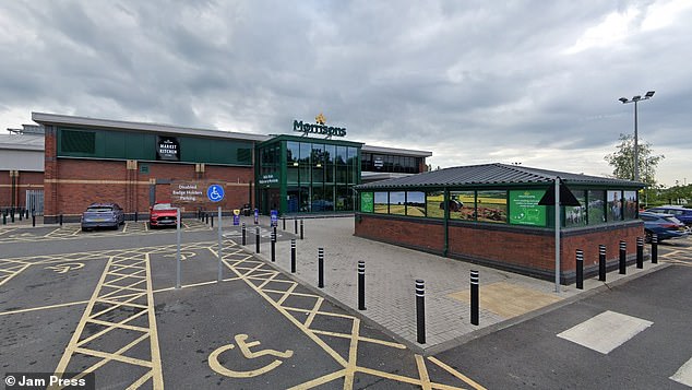 Itu terjadi di Morrisons di Ridgeway Drive, Stoke-on-Trent