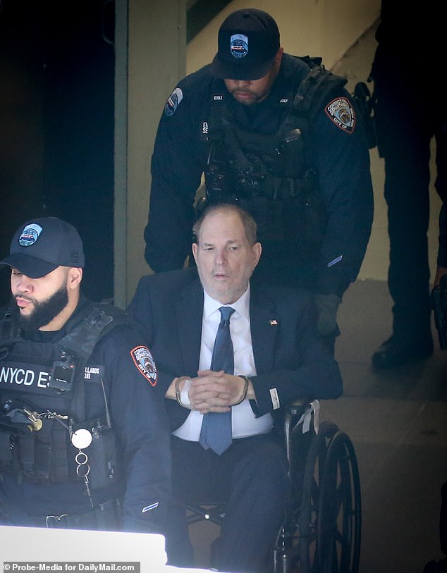 Weinstein membantah bahwa dia memperkosa atau melakukan pelecehan seksual terhadap siapa pun