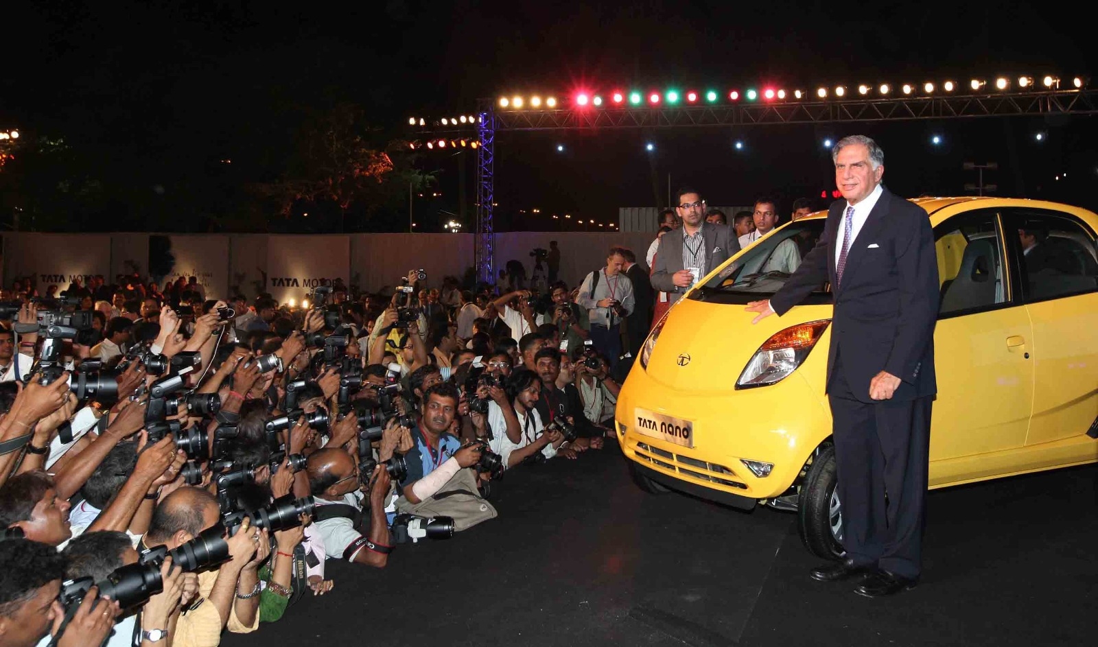 Ratan Tata pada peluncuran Nano di Parsi Gymkhana